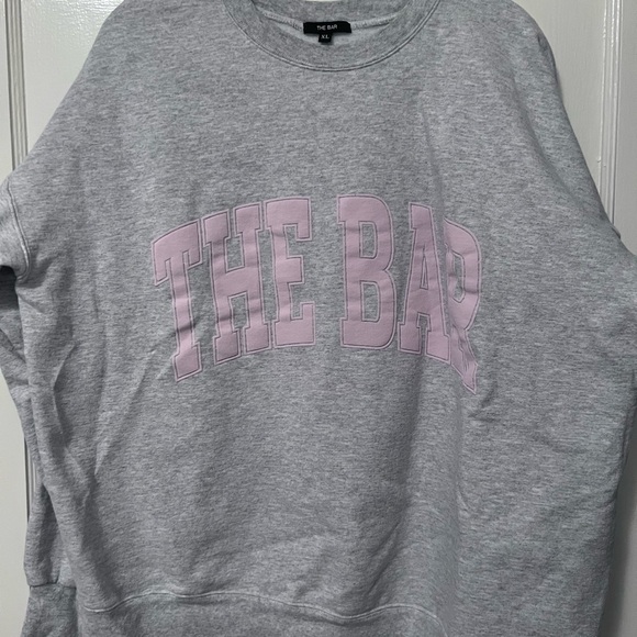 VARSITY SWEATSHIRT LT HEATHER GREY / BLUSH —XL - Picture 2 of 4